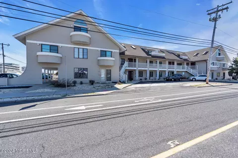 2201 SE Central Ave #207, Seaside Park, NJ 08752