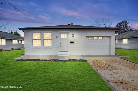 41 Georgetown Dr, Toms River, NJ 08757