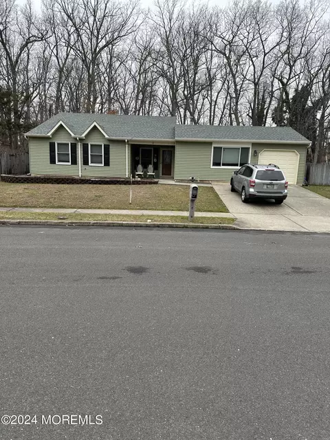 11 Bunker Hill Dr, Howell, NJ 07731