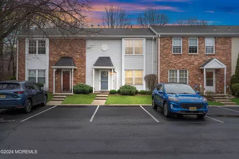 201 Applegate Ln #201, East Brunswick, NJ 08816