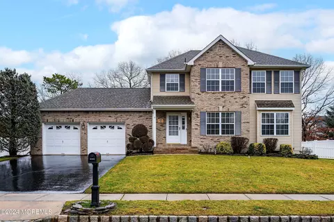10 Nancy St, Howell, NJ 07731