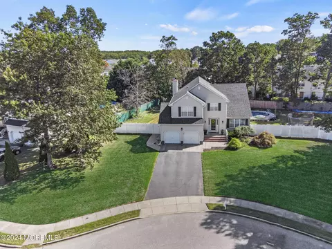22 Jonathan Dr, Bayville, NJ 08721