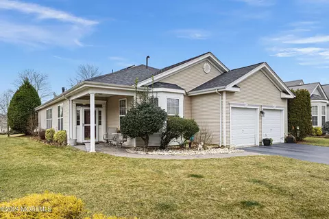 114 Minuteman Cir, Allentown, NJ 08501