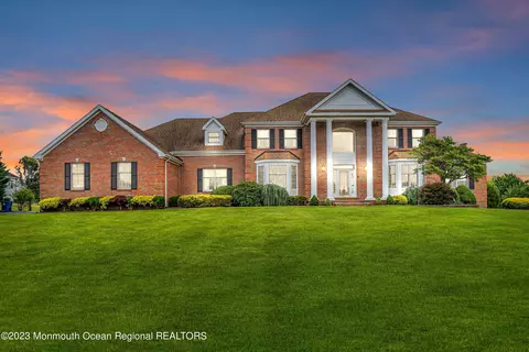 4 Del Mar Way, Monroe, NJ 08831