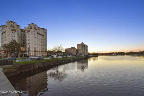 400 Deal Lake Dr #4J, Asbury Park, NJ 07712