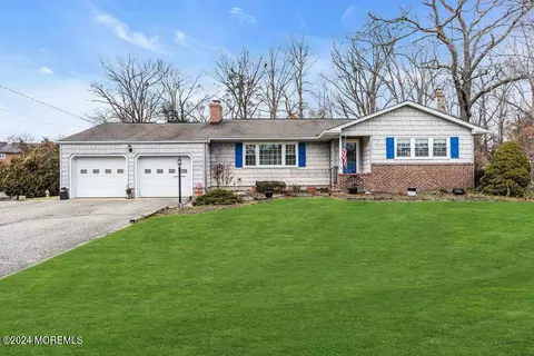 38 Patmas Dr, Toms River, NJ 08755