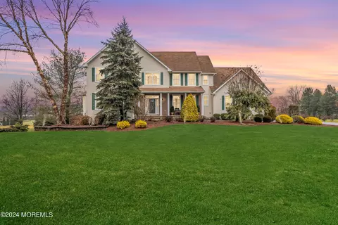 8 Wagner Farm Ln, Millstone, NJ 08535
