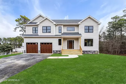 461 Western Blvd, Bayville, NJ 08721