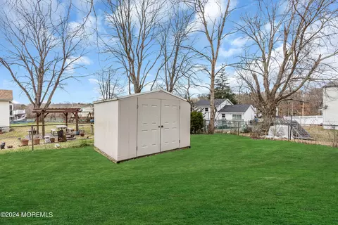 Exterior - 5 Nebraska Dr, Jackson, NJ 08527 photo 5 of 17