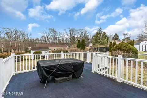 Exterior - 5 Nebraska Dr, Jackson, NJ 08527 photo 16 of 17