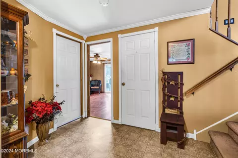 Entry Way - 5 Nebraska Dr, Jackson, NJ 08527 photo 2 of 2