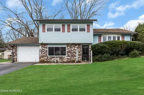 5 Nebraska Dr, Jackson, NJ 08527