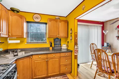 Kitchen - 5 Nebraska Dr, Jackson, NJ 08527 photo 3 of 3