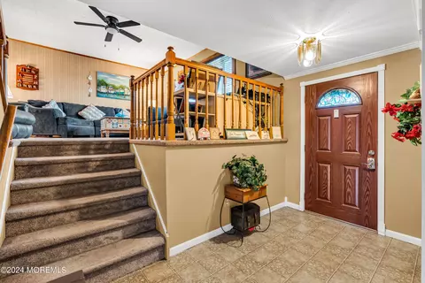 Entry Way - 5 Nebraska Dr, Jackson, NJ 08527 photo 1 of 2