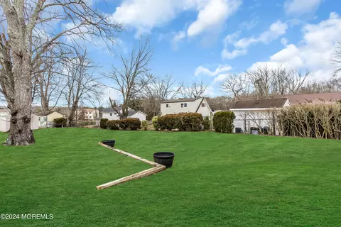 Exterior - 5 Nebraska Dr, Jackson, NJ 08527 photo 9 of 17