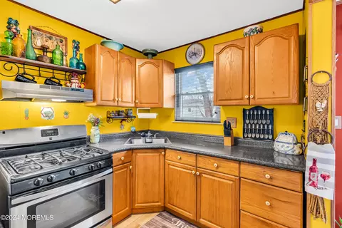 Kitchen - 5 Nebraska Dr, Jackson, NJ 08527 photo 1 of 3
