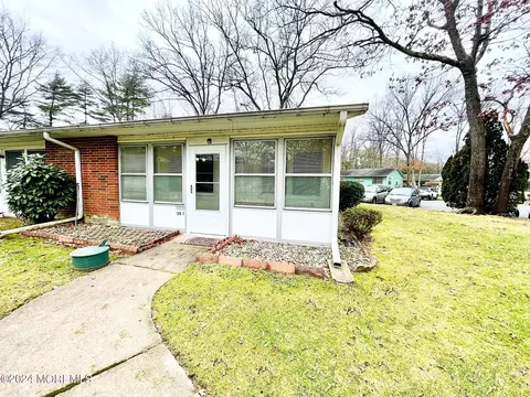 136 Farrington Ct # F, Lakewood, NJ 08701