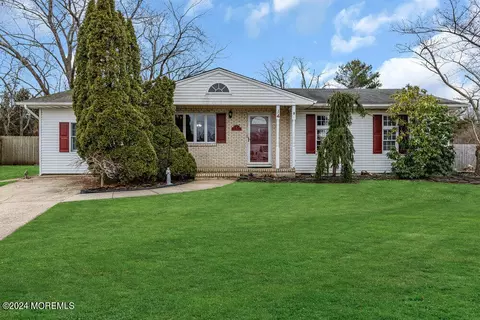 4 Gull Ct, Forked River, NJ 08731