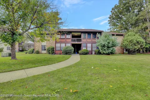115 Amberly Dr #G, Manalapan, NJ 07726
