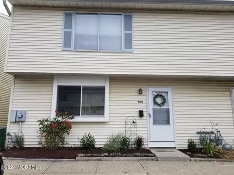 75 Carr Ave #D, Keansburg, NJ 07734