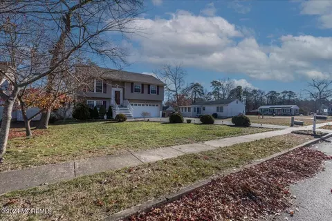 25 Barbara Ct, Waretown, NJ 08758