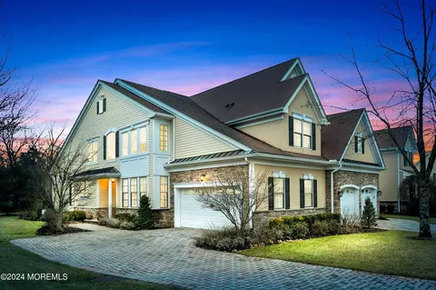 22 Hazelwood Ter, Tinton Falls, NJ 07724