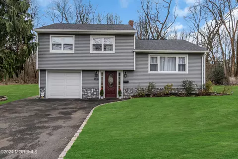 137 Greenbrook Rd, Green Brook, NJ 08812