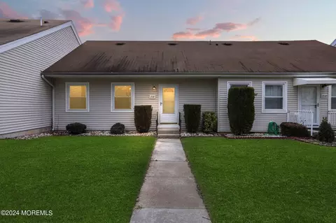 153 Cours De Pasteur #C, Freehold, NJ 07728