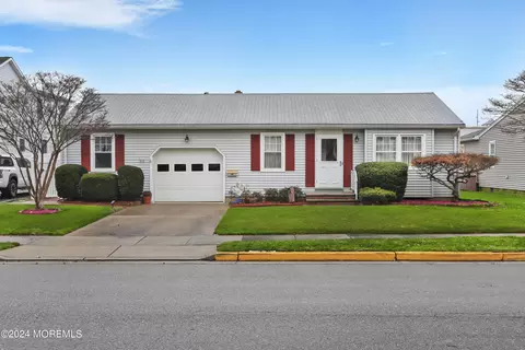 98 Parker Ave, Manasquan, NJ 08736