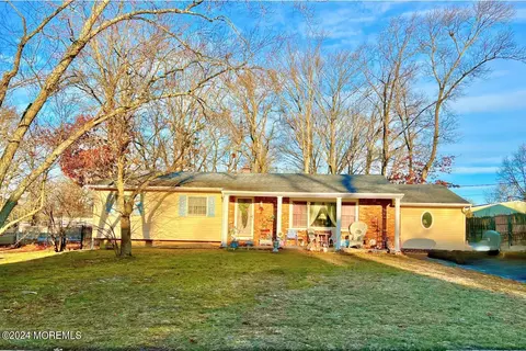 1026 Amethyst Dr, Toms River, NJ 08753