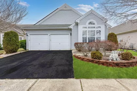 32 Isabella Dr, Manchester, NJ 08759