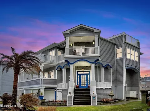 16 Tradewinds Ln, Sea Bright, NJ 07760