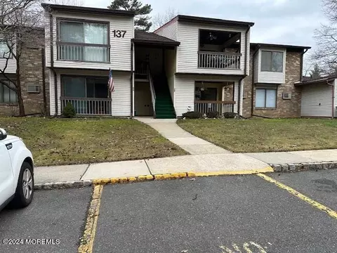 137 Amberly Dr #D, Manalapan, NJ 07726