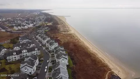24 Golden Eye Ln, Port Monmouth, NJ 07758