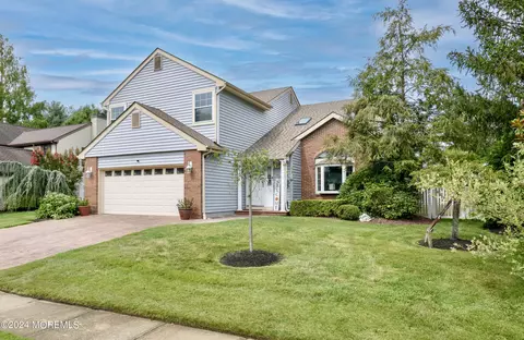 19 Neville Dr, Middletown, NJ 07748