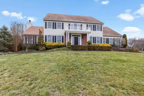 101 Blue Jay Ct, Manalapan, NJ 07726