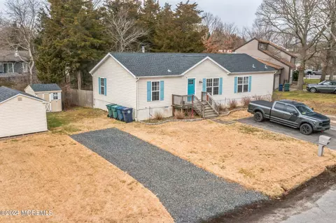 13 Colonial Dr, Little Egg Harbor, NJ 08087