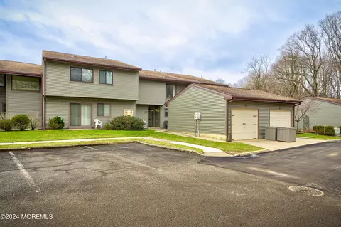 29 Andover Ct, Red Bank, NJ 07701