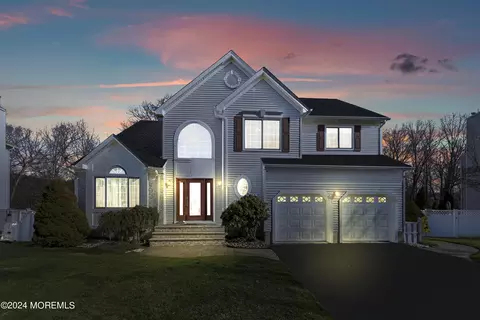 23 Trevor Pl, Matawan, NJ 07747