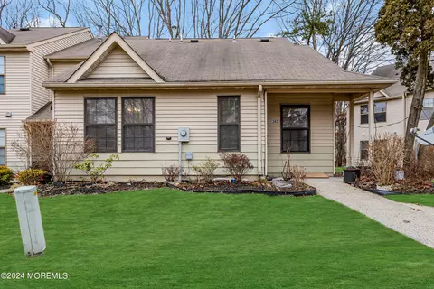1207 Bluebell Dr, Jackson, NJ 08527