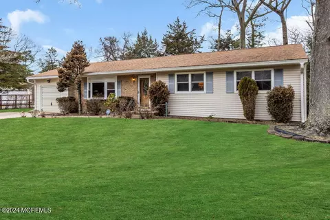 394 Constitution Dr, Forked River, NJ 08731