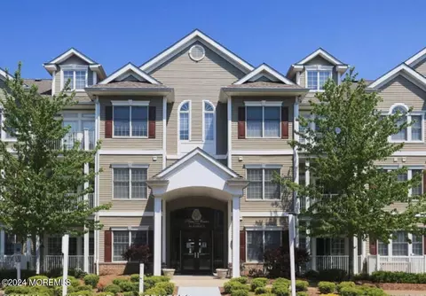 7 Centre St #3301, Ocean, NJ 07712