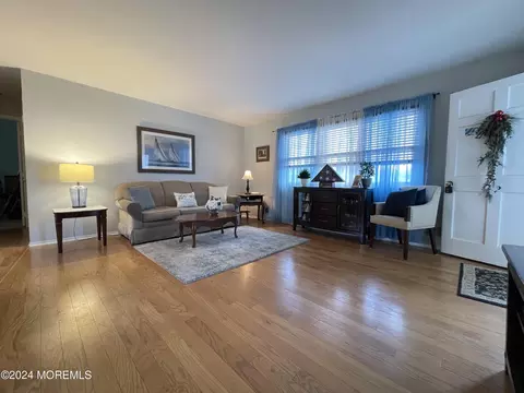 1 Delaware Ct # D, Matawan, NJ 07747