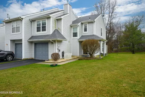 121 Malibu Dr, Eatontown, NJ 07724