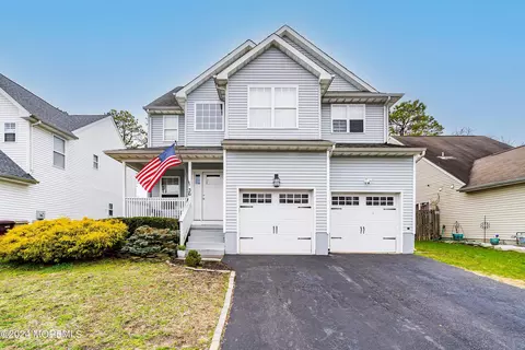 36 Dolphin Cir W, Bayville, NJ 08721