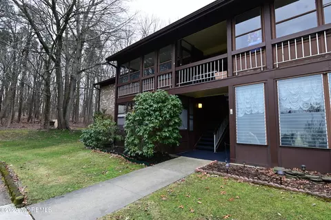 110 Amberly Dr #G, Manalapan, NJ 07726