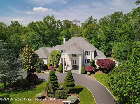 9 Harvest Ln, Freehold, NJ 07728