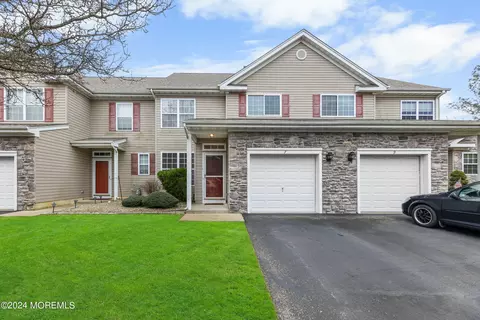7 Manhattan Dr #64, Brick, NJ 08723