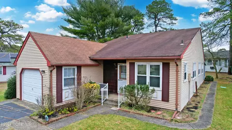 104 Chelsea Dr, Whiting, NJ 08759