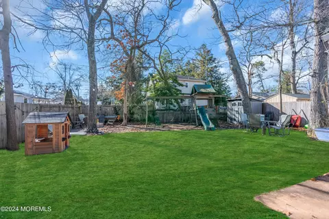 Exterior - 803 Pine Rd, Brielle, NJ 08730 photo 3 of 7